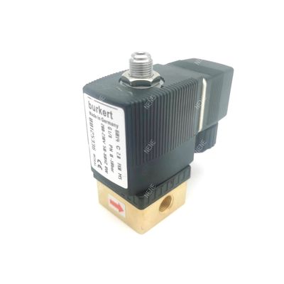 00125301 الصمام الكهربائي Burkert 6013 نوع التصرف المباشر G1 / 4 بوصة 2 / 2 مغلقة عادة 3.0 فتحة التدفق FKM مغلقة الصمام النحاسي جسم 24VDC 8W 0 ~ 6bar