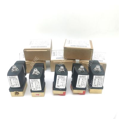 00125301 الصمام الكهربائي Burkert 6013 نوع التصرف المباشر G1 / 4 بوصة 2 / 2 مغلقة عادة 3.0 فتحة التدفق FKM مغلقة الصمام النحاسي جسم 24VDC 8W 0 ~ 6bar