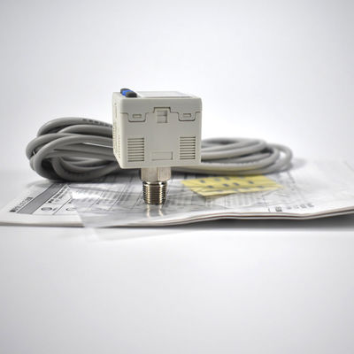 ZSE30A-01-B مفتاح الضغط الرقمي الفراغ SMC خروج مزدوج P-type