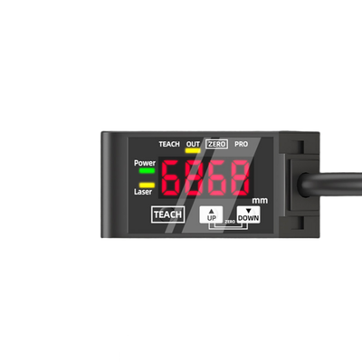 مستشعر إزاحة ليزر HG-C1030 بمسافة مرجعية 30 مم ونطاق قياس ±5 مم، تكرار عالي لفحص الارتفاع والسماكة والموضع
